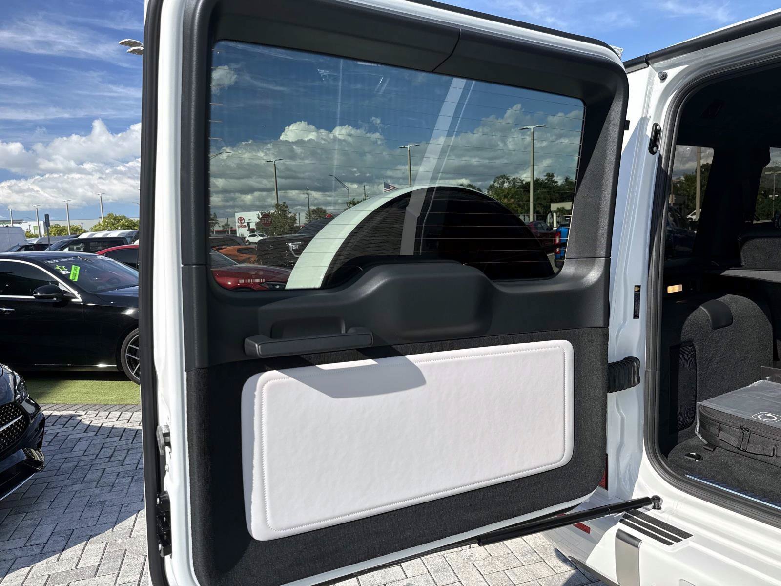 New 2027 Mercedes-Benz G 580 e image 10