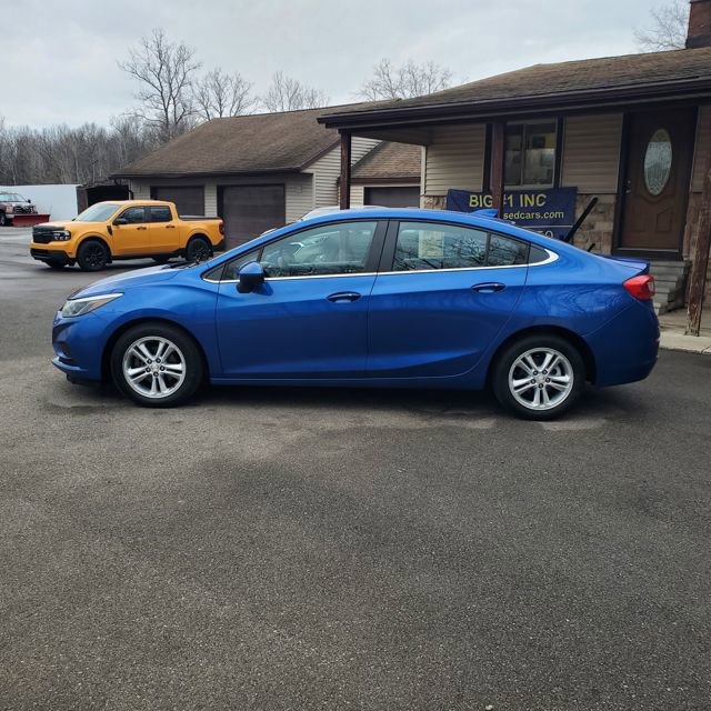 Used 2016 Chevrolet Cruze LT w/ Convenience Package FWD image 3