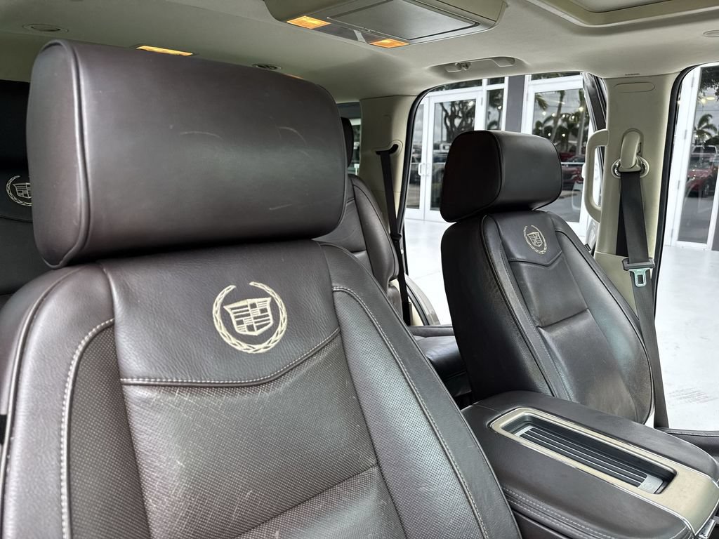 Used 2013 Cadillac Escalade Platinum RWD image 46
