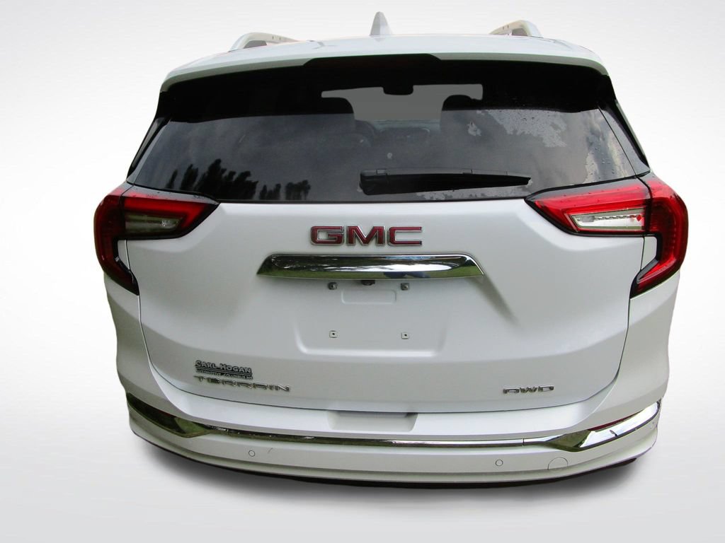 Used 2024 GMC Terrain Denali w/ Denali Premium Package AWD/4WD image 11