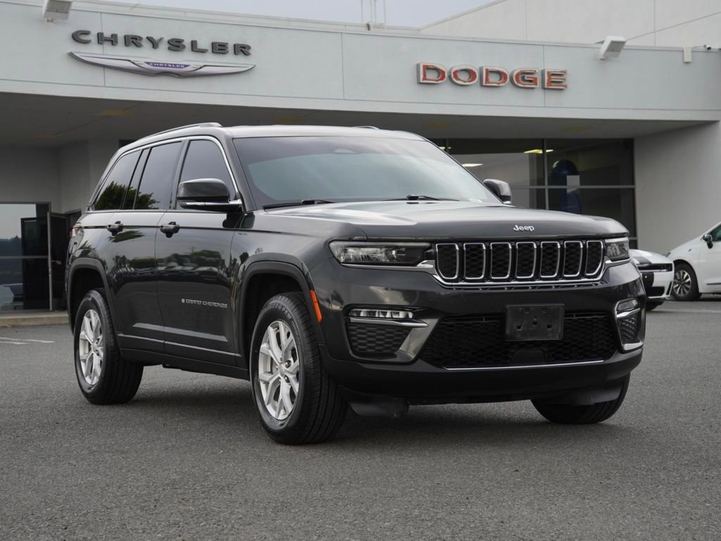 Used 2023 Jeep Grand Cherokee Limited image 2