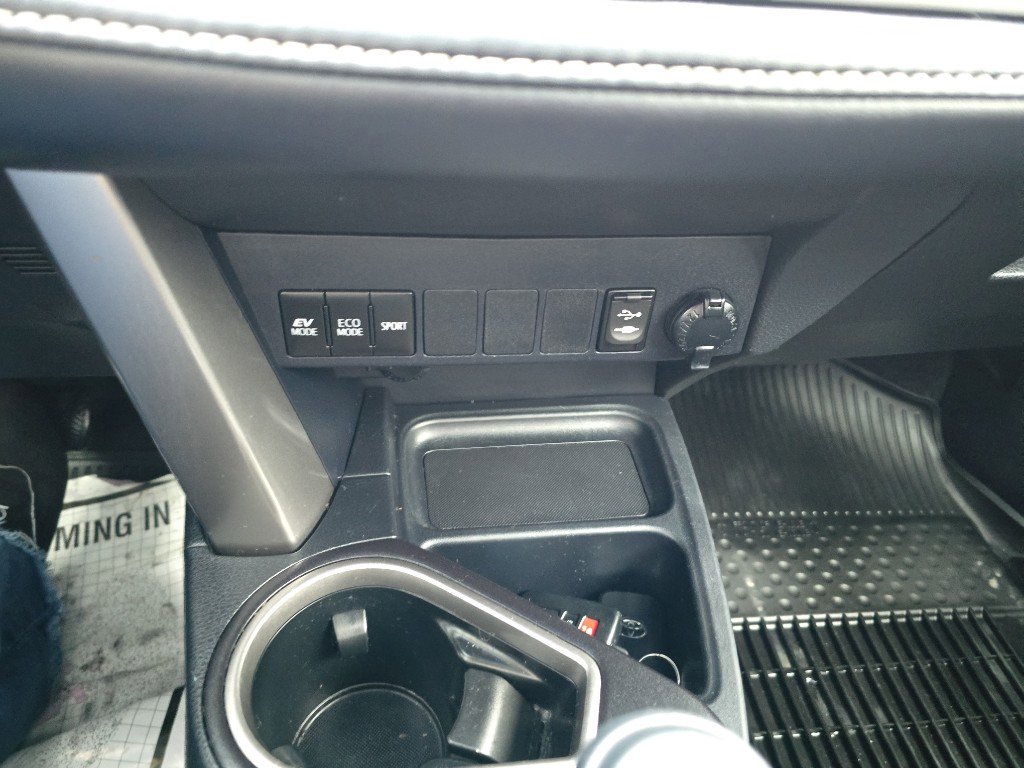 Used 2018 Toyota RAV4 XLE w/ Convenience Package image 28