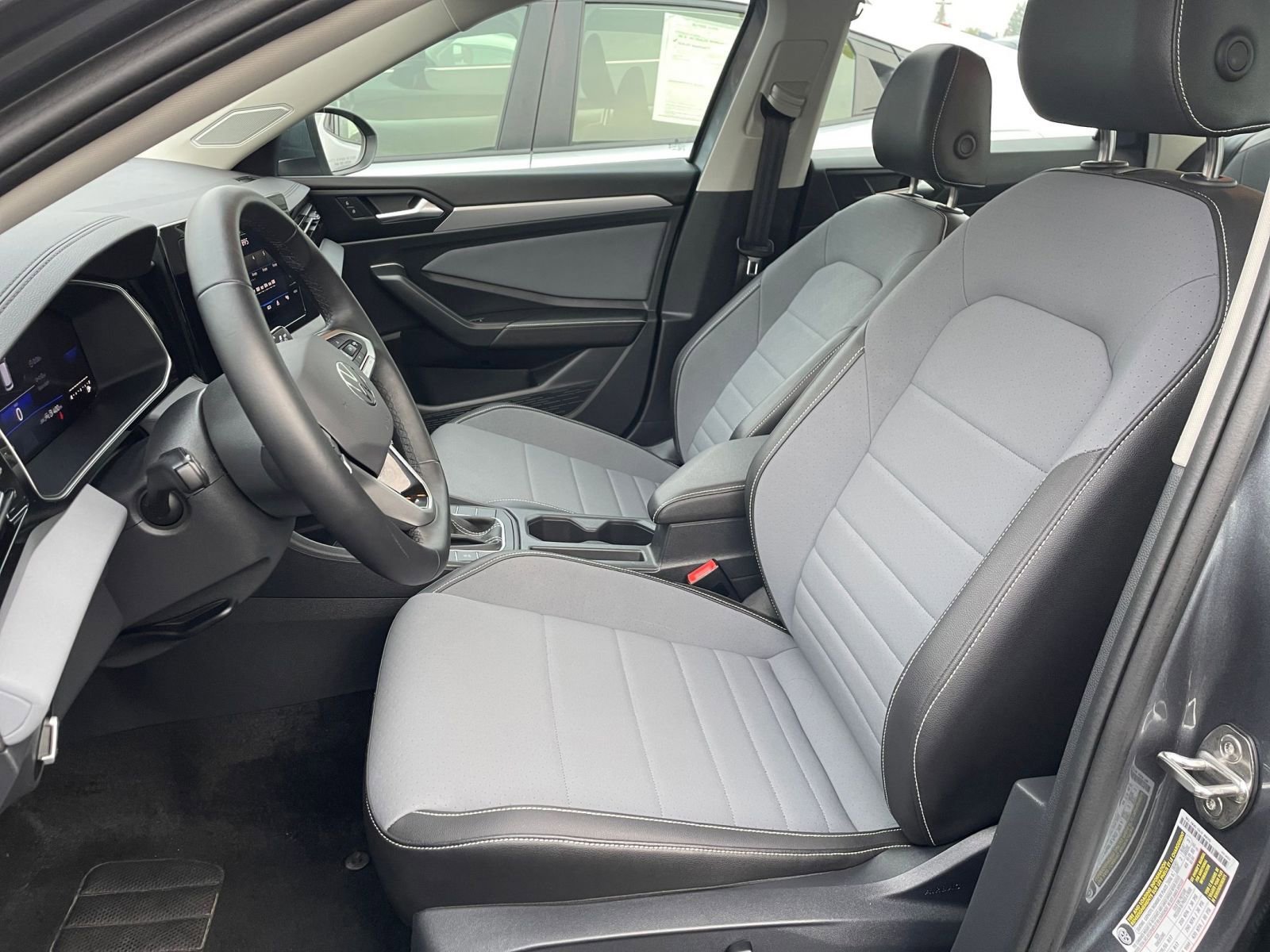 Used 2025 Volkswagen Jetta SE image 25