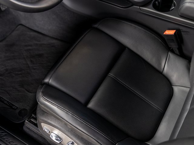 Certified 2025 Porsche Macan image 28
