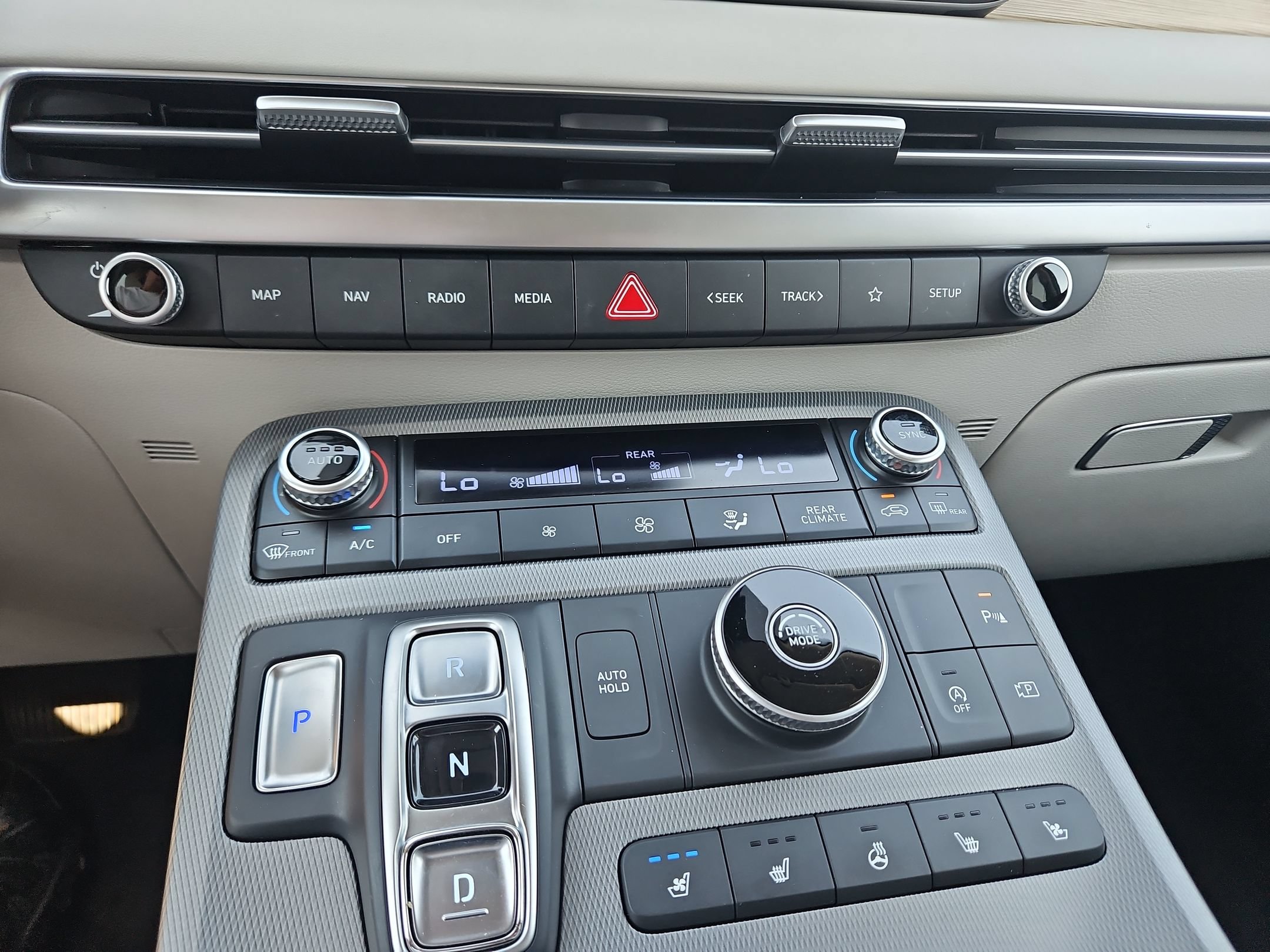 Used 2023 Hyundai Palisade Limited FWD image 16