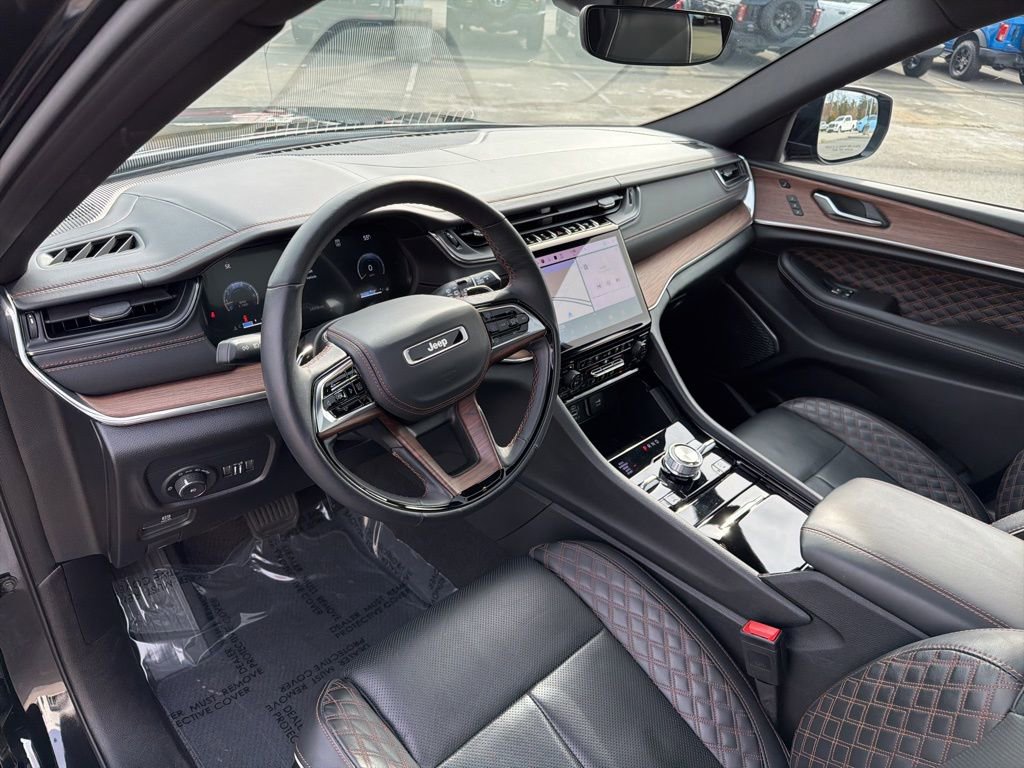 Used 2025 Jeep Grand Cherokee Summit image 13