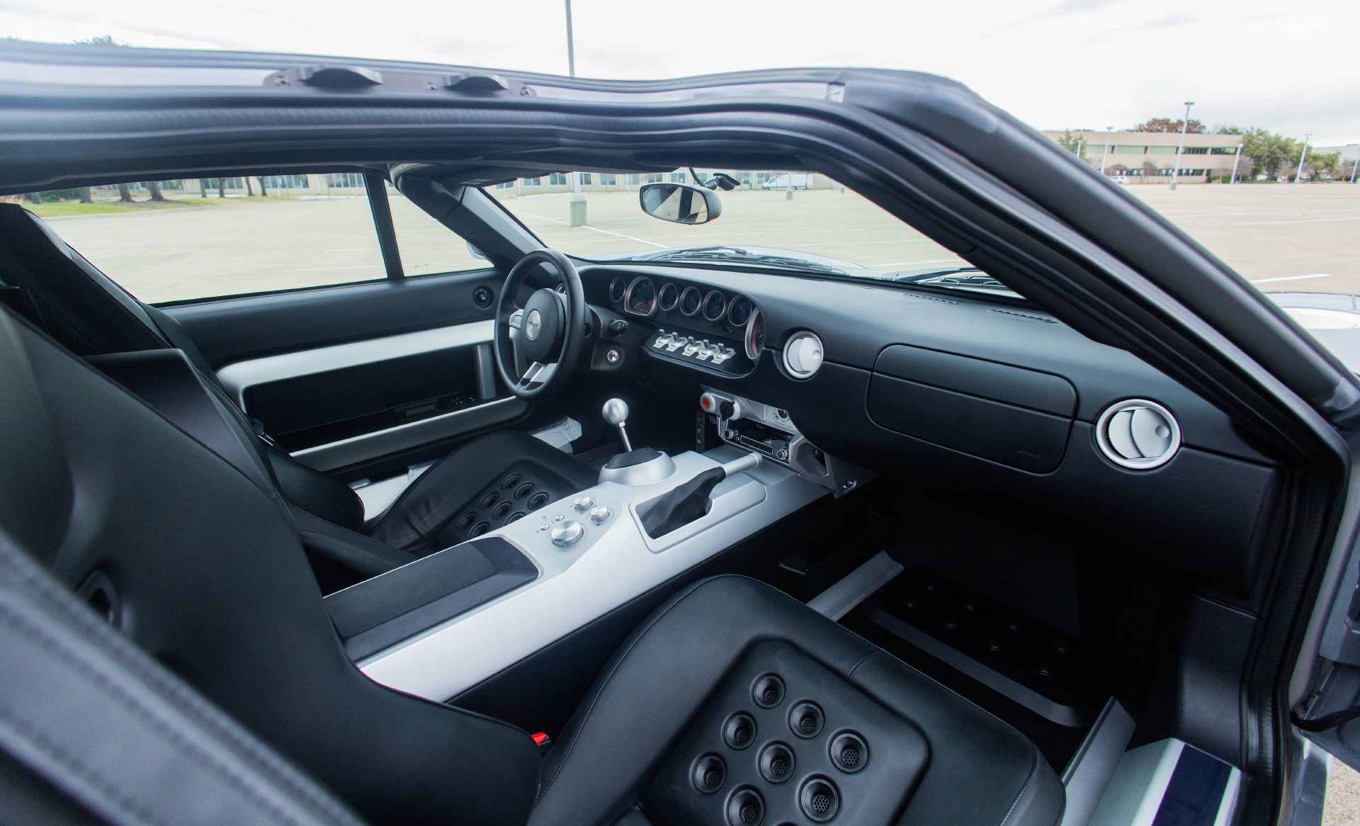Used 2006 Ford GT RWD image 47