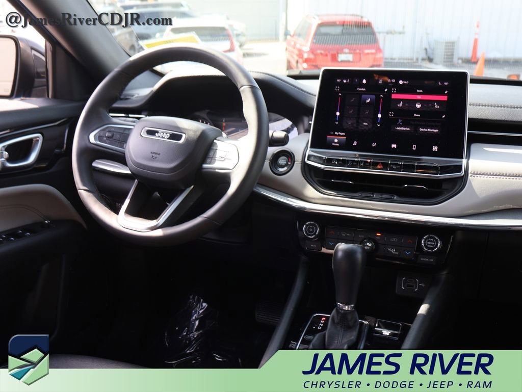 Used 2024 Jeep Compass Limited image 13