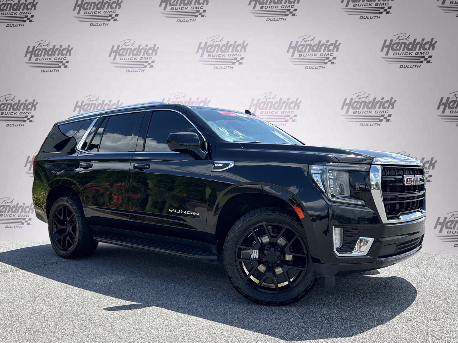 Used 2022 GMC Yukon SLE w/ Gmc Pro Safety Plus Package AWD/4WD image 2