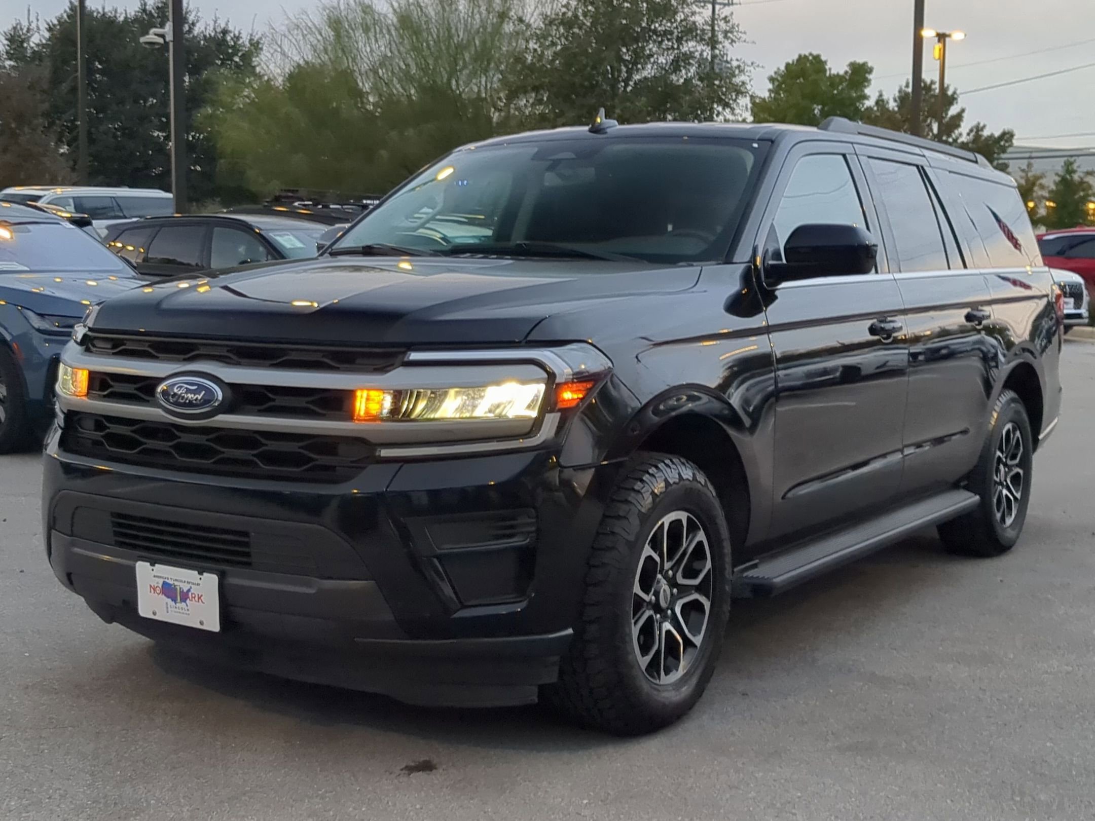 Used 2024 Ford Expedition Max XLT image 7