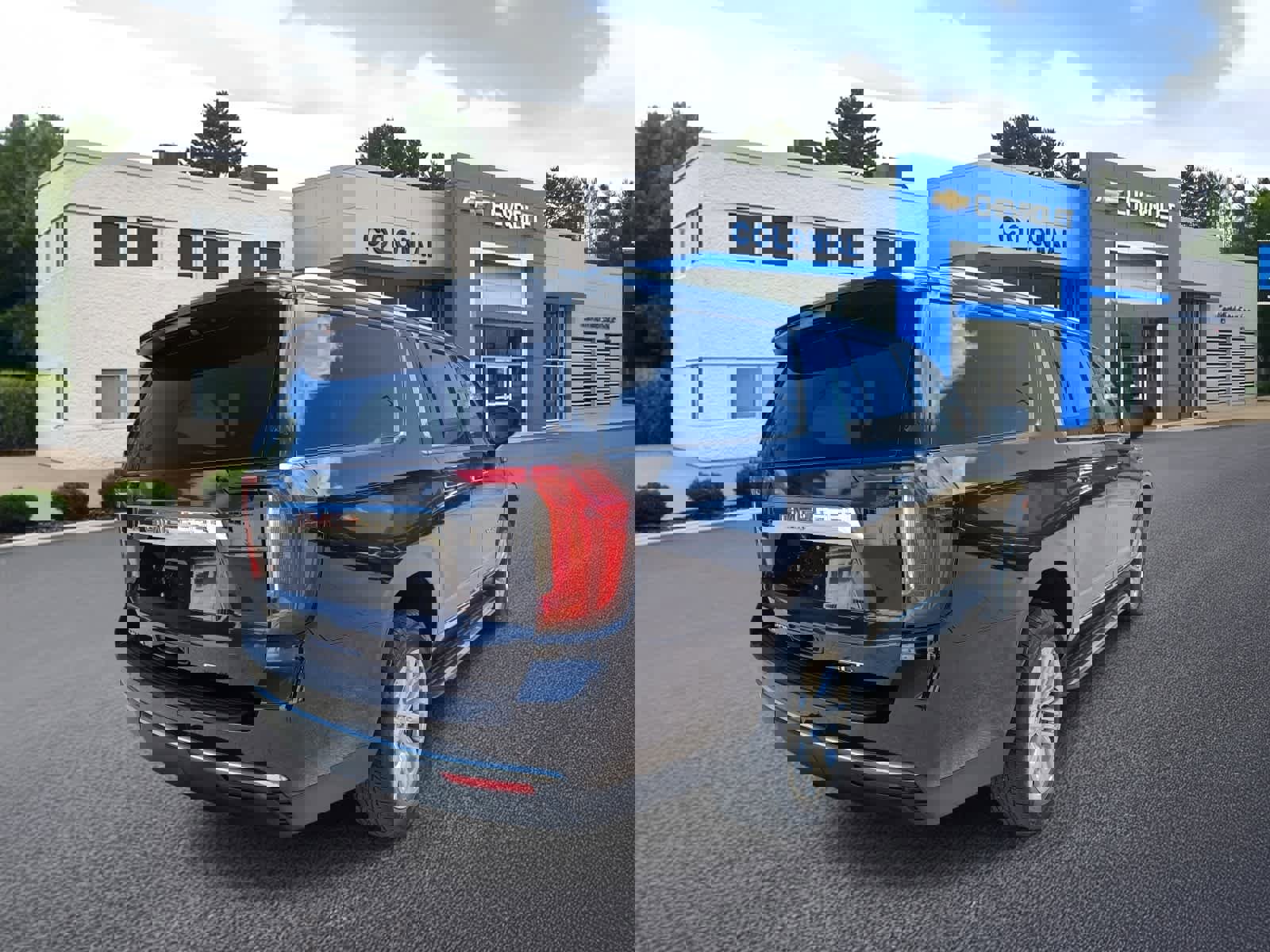 Used 2023 GMC Yukon XL SLT image 4