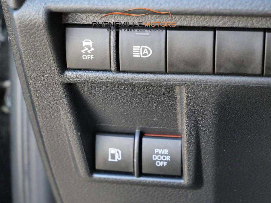 Used 2021 Toyota Sienna XSE image 17