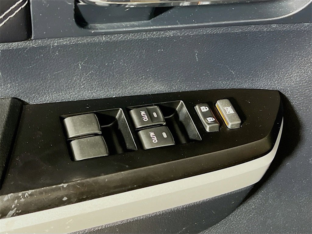 Used 2018 Toyota Tundra Platinum image 17