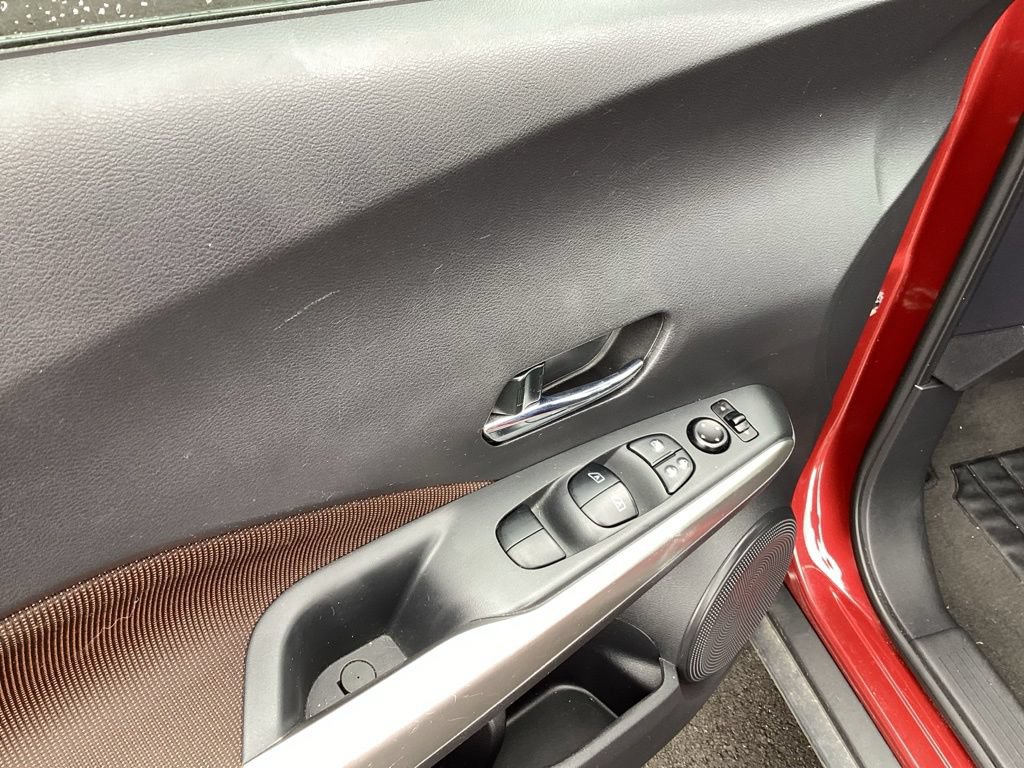Used 2020 Nissan Kicks SR FWD image 9