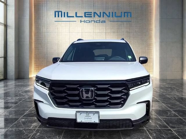 Used 2025 Honda Pilot Sport image 45