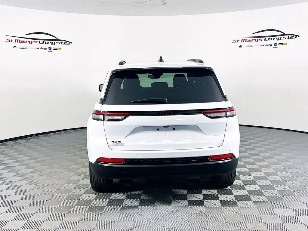 Used 2024 Jeep Grand Cherokee Altitude AWD/4WD image 7