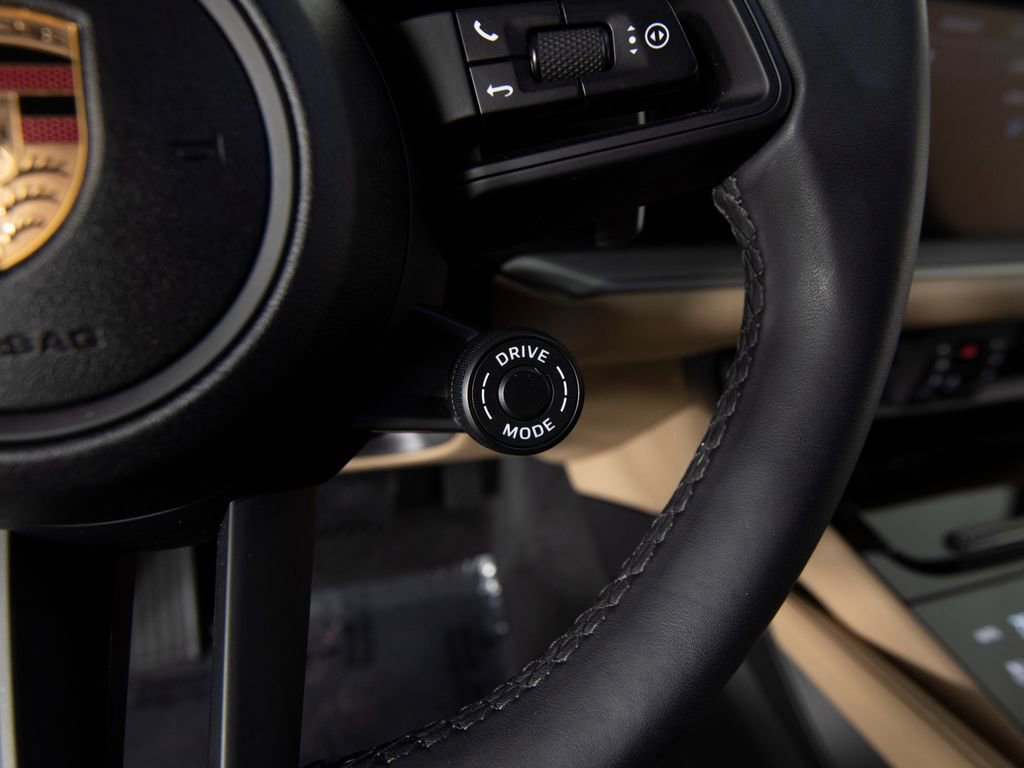 Certified 2025 Porsche Cayenne Coupe image 24