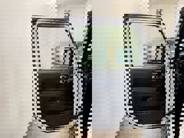 Used 2023 Jeep Wrangler Sahara w/ Cold Weather Group image 17