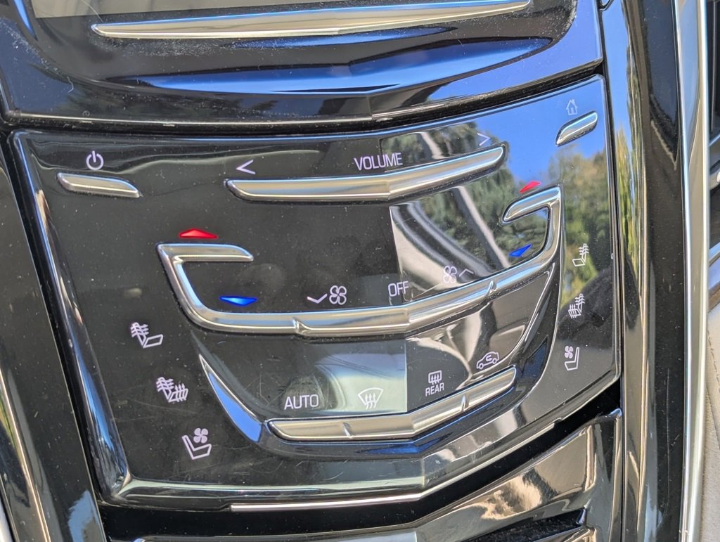 Used 2018 Cadillac Escalade Luxury image 22