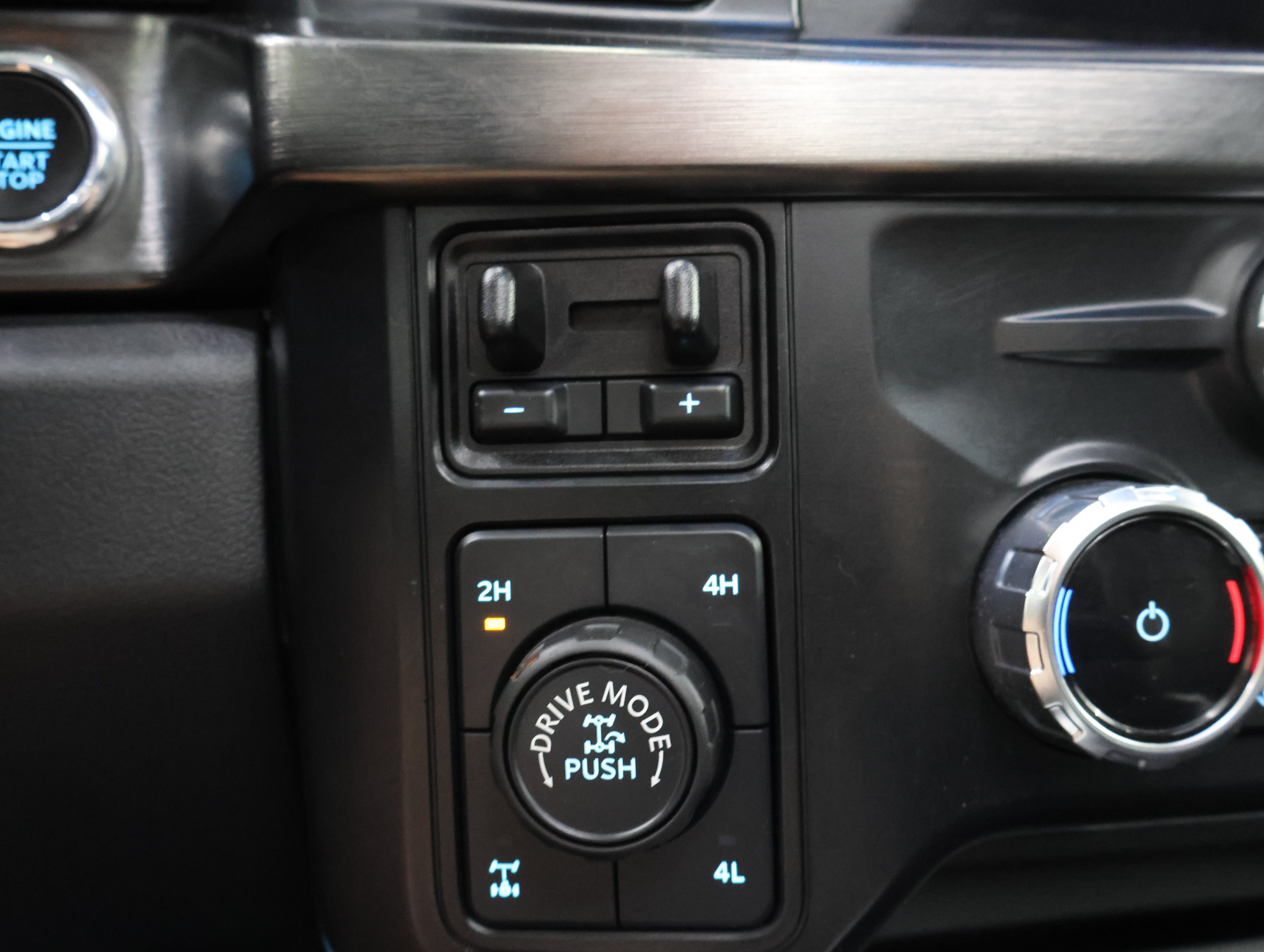 Used 2024 Ford F350 Lariat w/ Lariat Ultimate Package AWD/4WD image 49