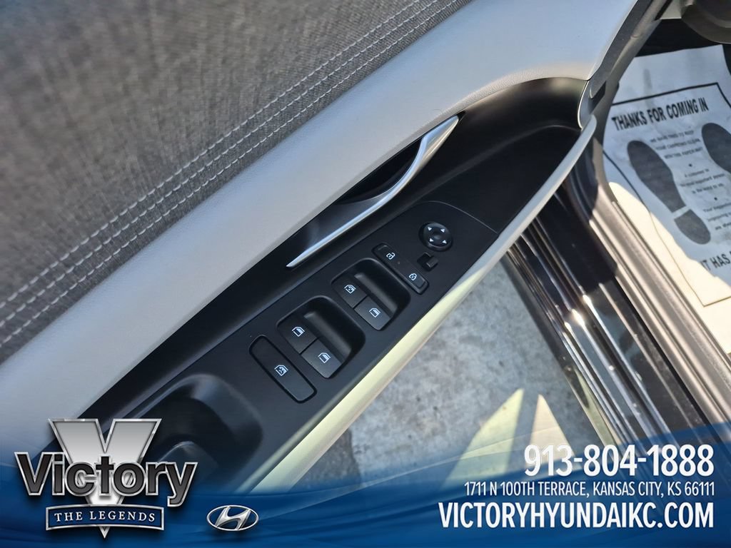 Used 2025 Hyundai Elantra Limited FWD image 11