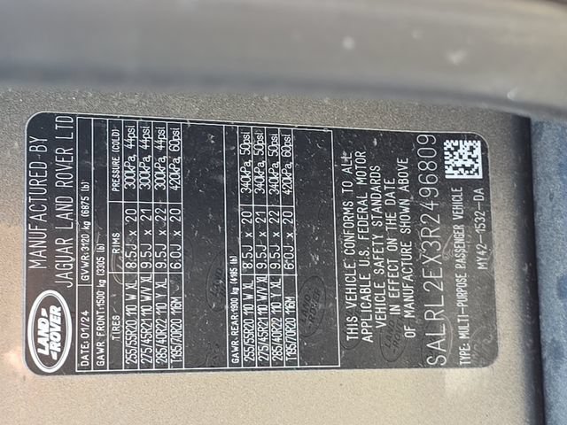 Certified 2024 Land Rover Discovery Dynamic SE AWD/4WD image 39