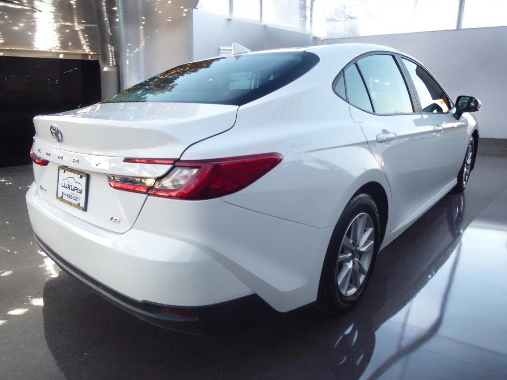 Used 2025 Toyota Camry LE image 11