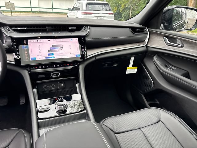 New 2027 Jeep Grand Cherokee Limited AWD/4WD image 12