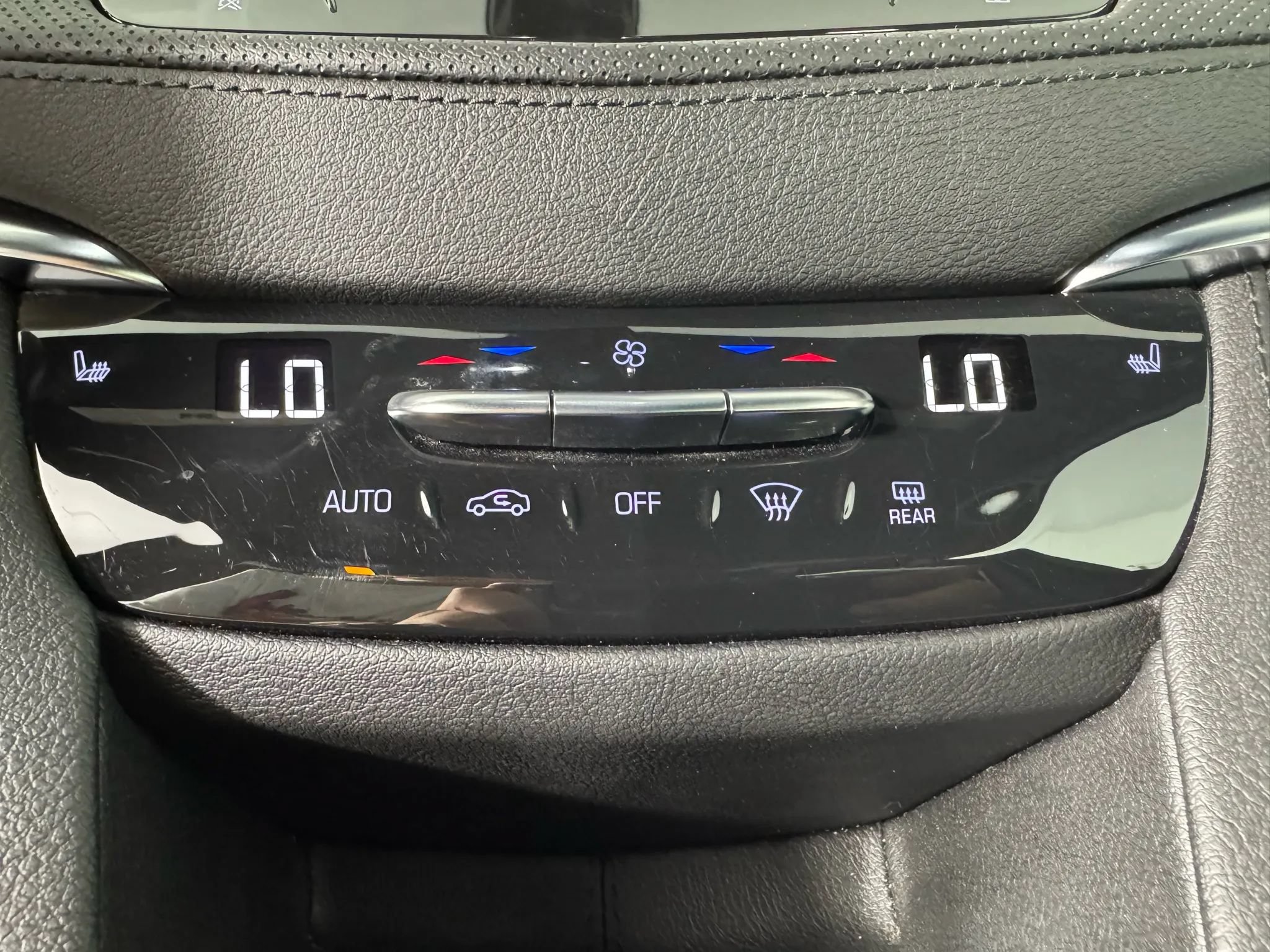 Used 2024 Cadillac XT5 Premium Luxury w/ LPO, Floor Liner Package AWD/4WD image 21