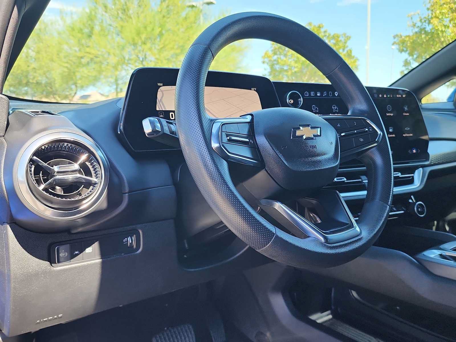 Used 2025 Chevrolet Equinox EV LT FWD image 18