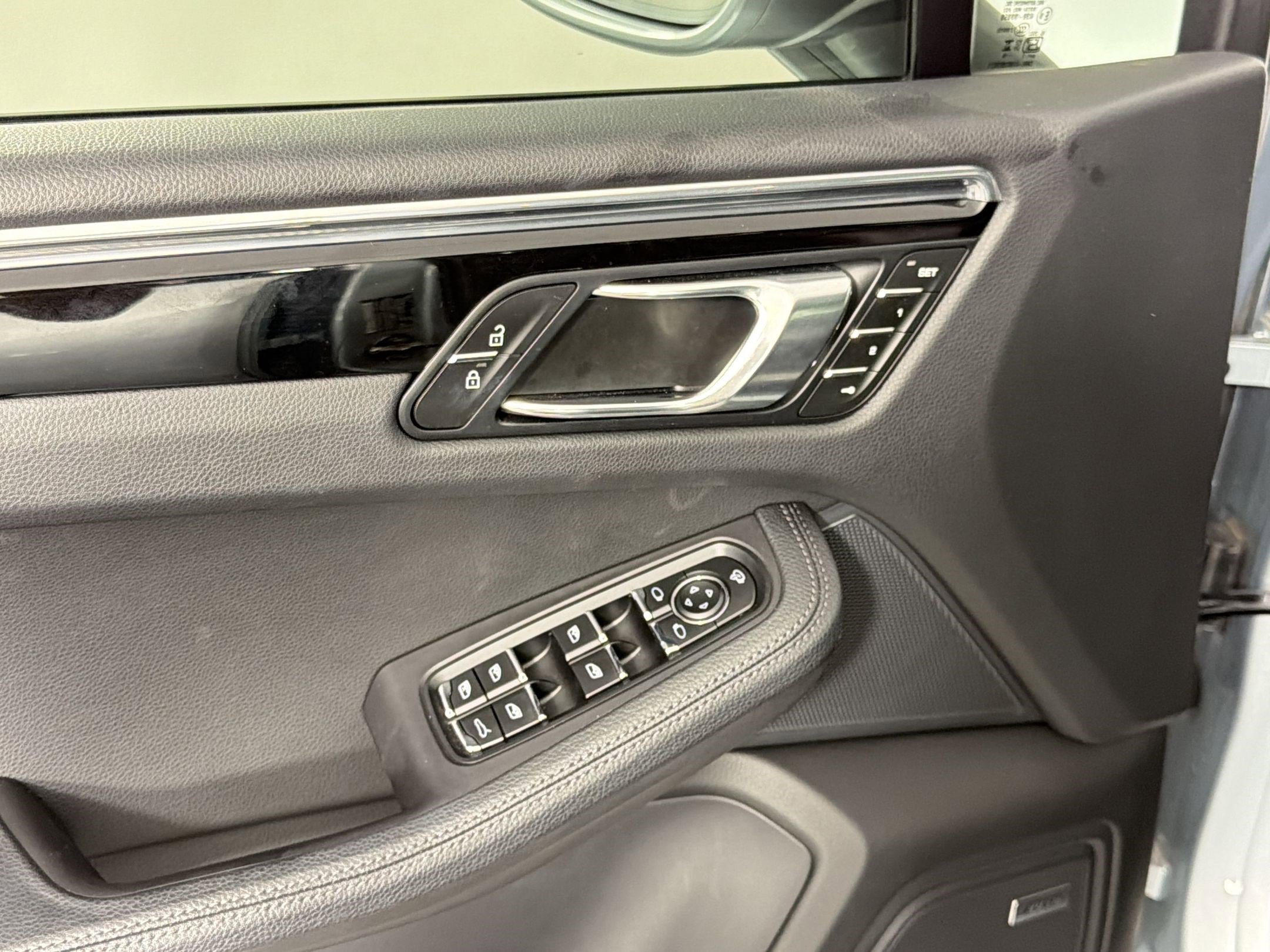 Certified 2024 Porsche Macan AWD/4WD image 14