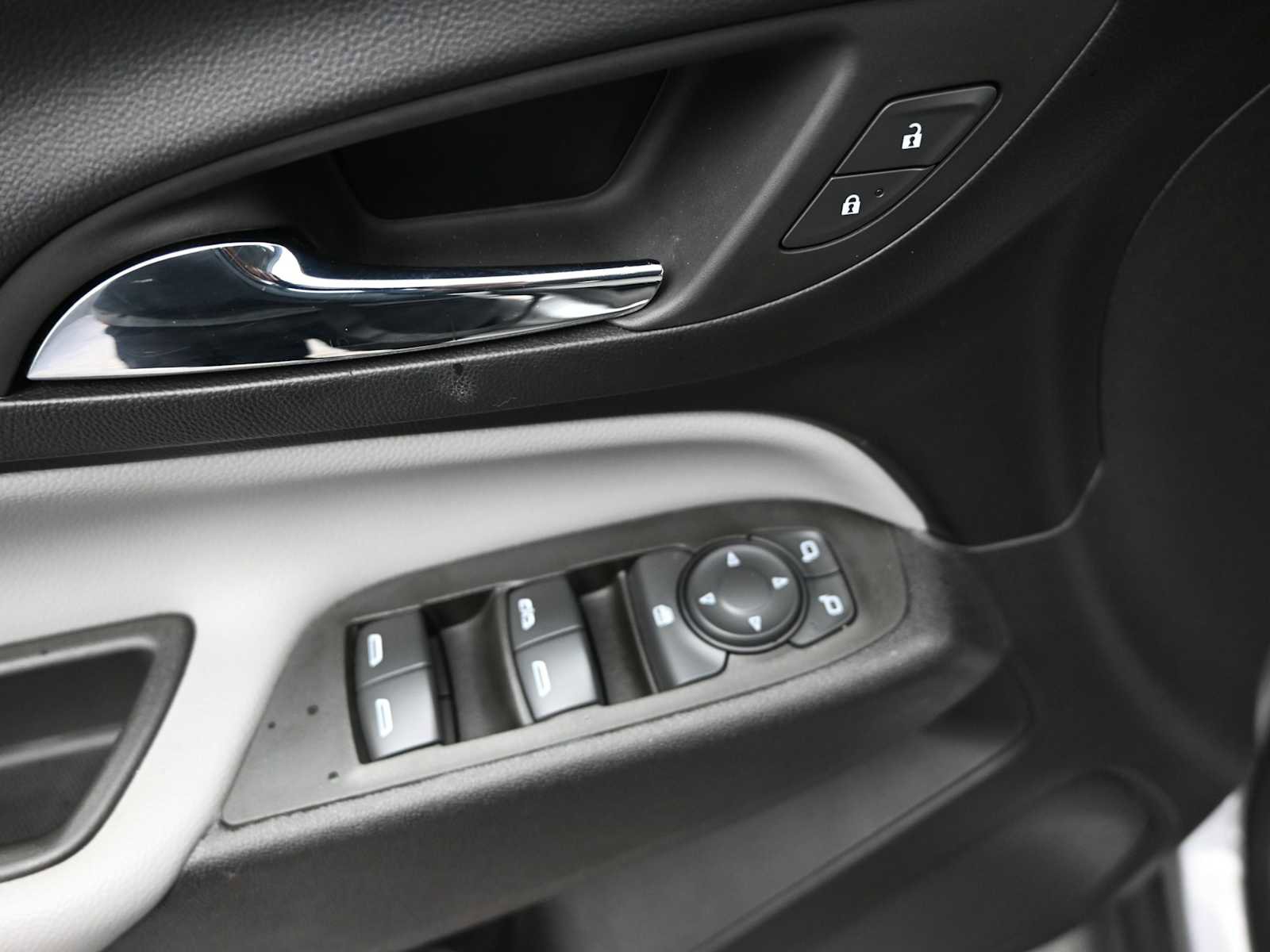 Used 2024 Chevrolet Equinox LS w/ Sport Edition image 17