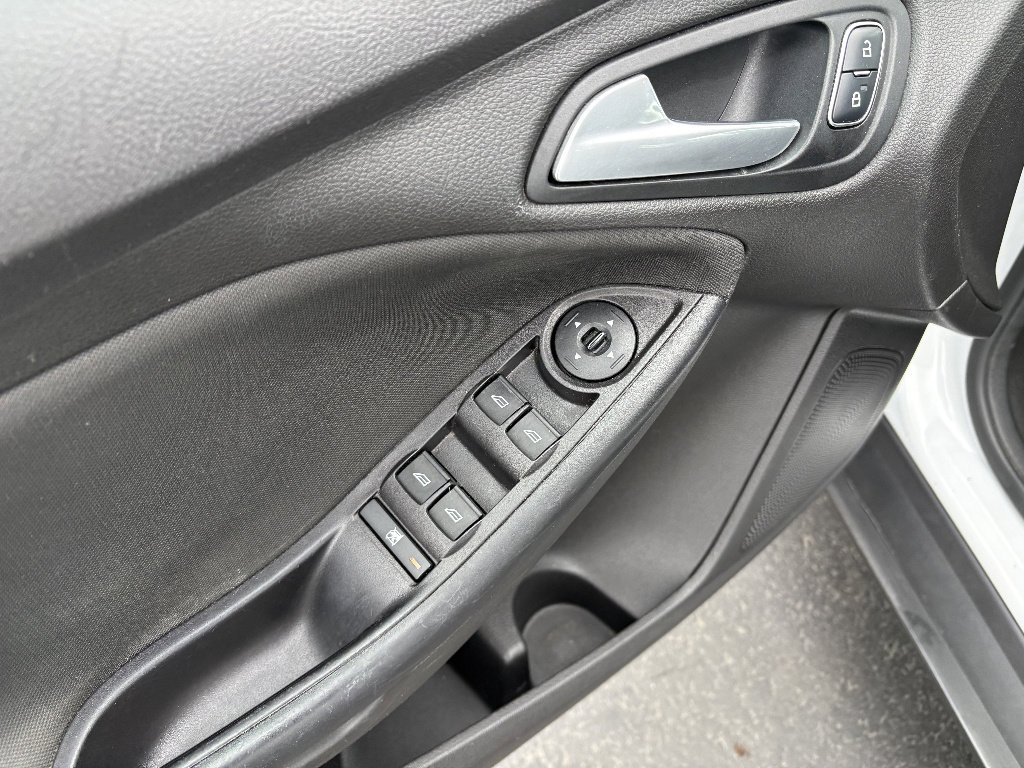 Used 2016 Ford Focus SE image 13