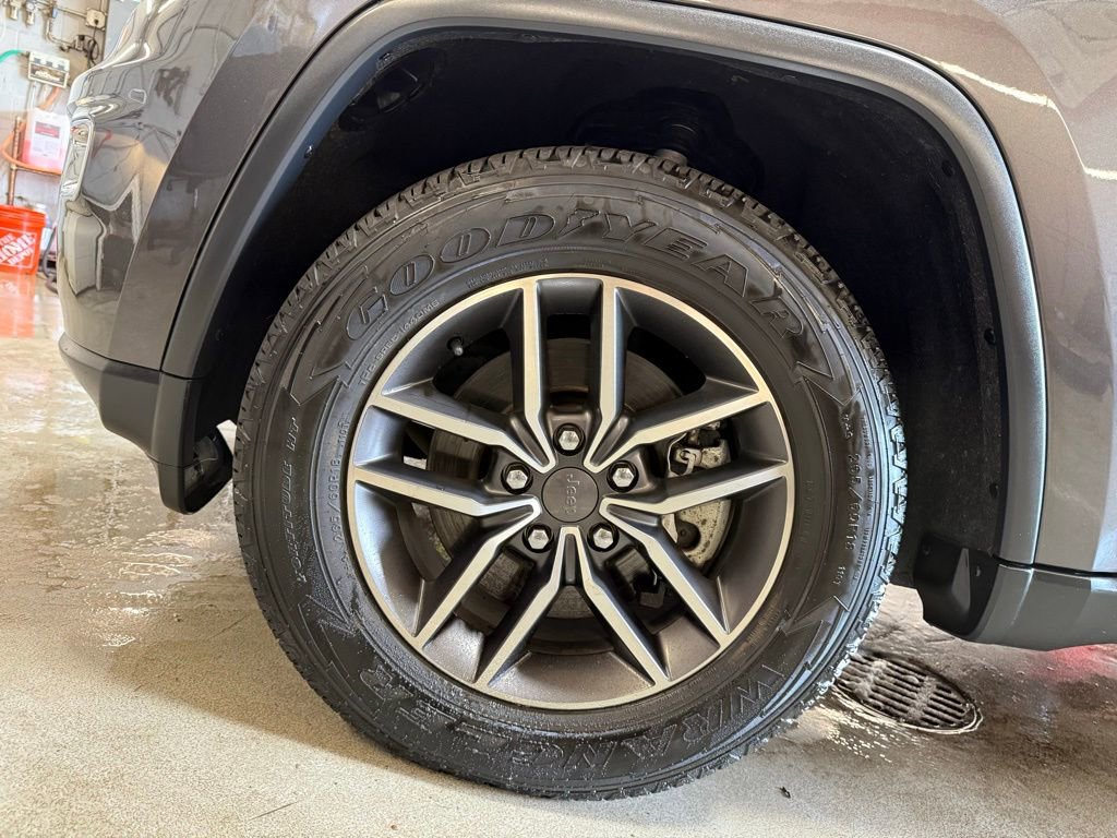 Used 2021 Jeep Grand Cherokee Limited AWD/4WD image 35