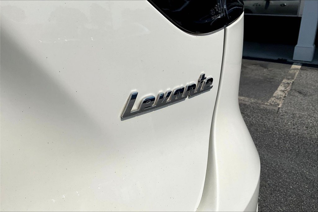 Used 2022 Maserati Levante Modena AWD/4WD image 23