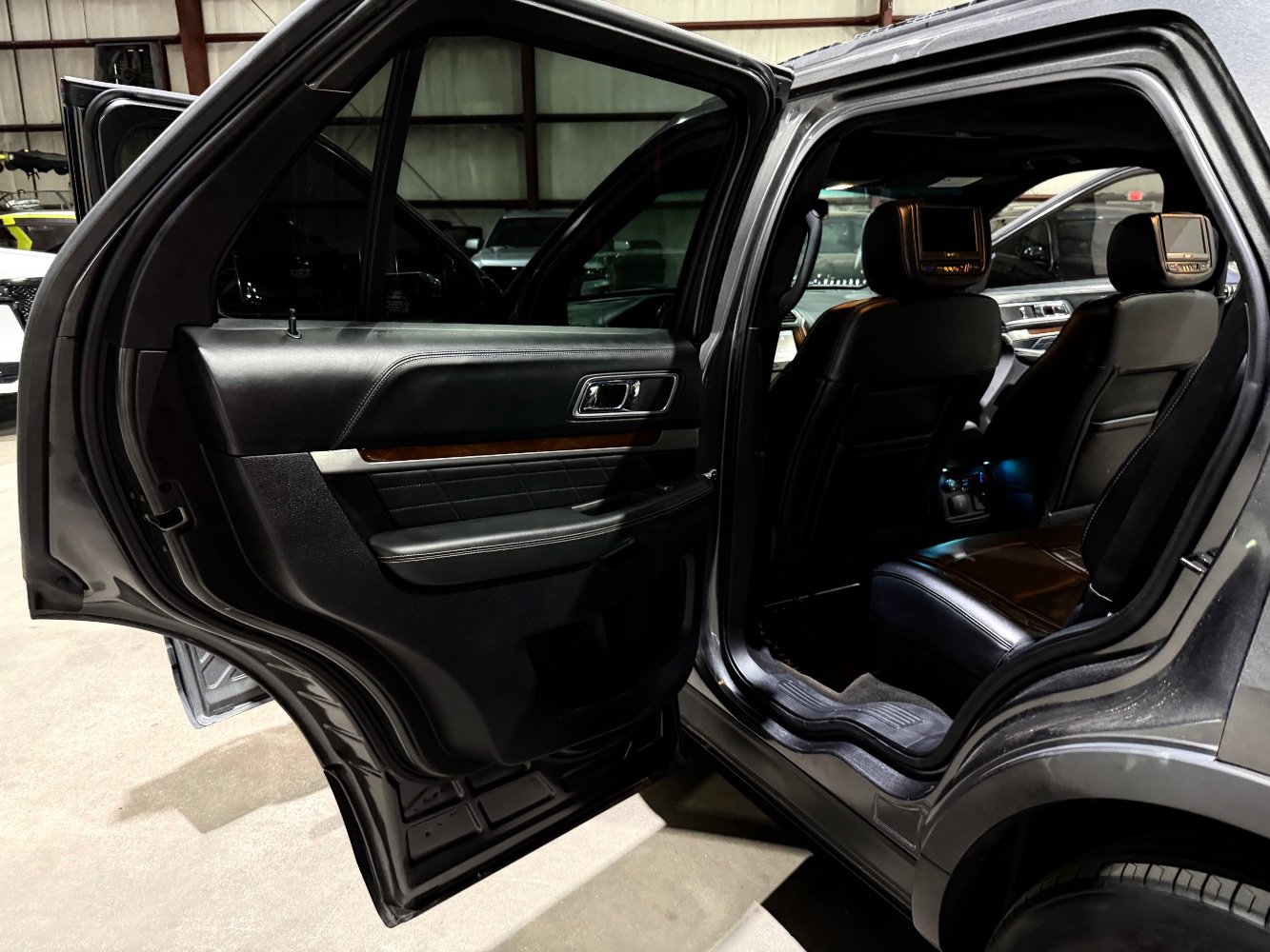 Used 2016 Ford Explorer Platinum AWD/4WD image 16