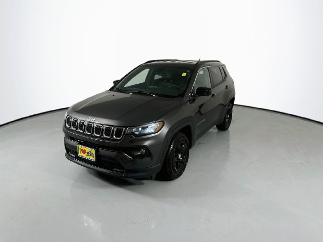 Used 2024 Jeep Compass Latitude AWD/4WD image 5