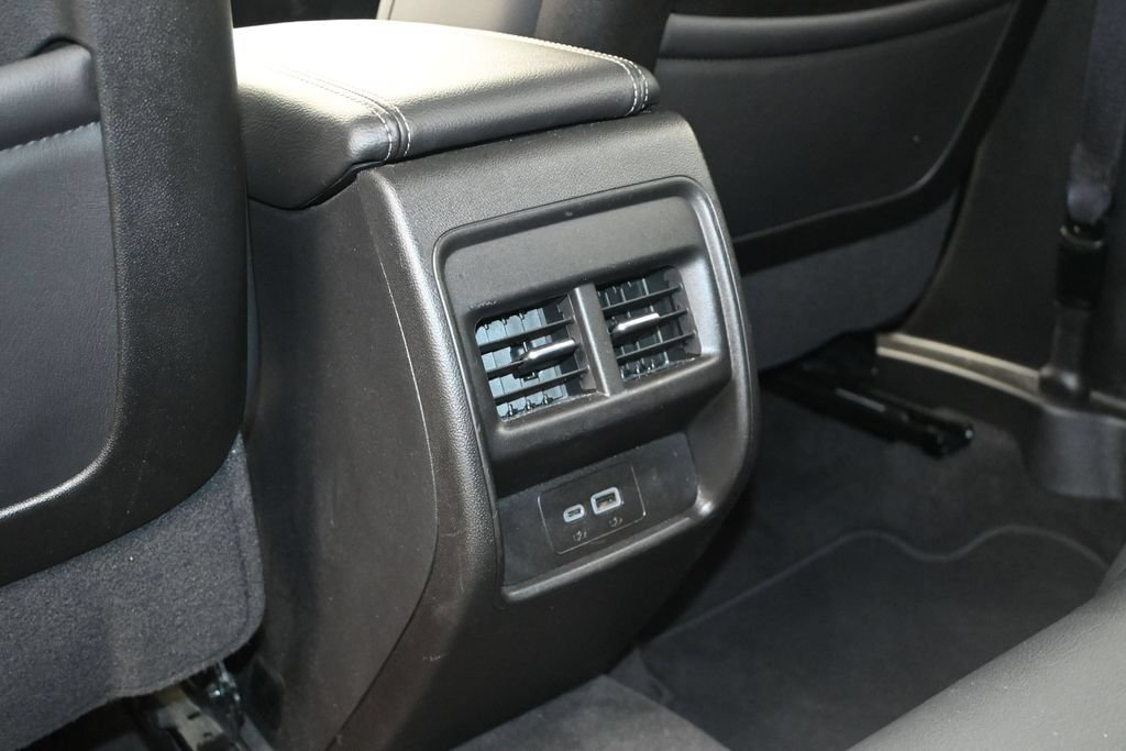 Used 2025 Cadillac XT4 Premium Luxury FWD image 13