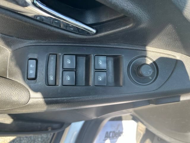 Used 2018 Chevrolet Trax LT w/ LT Convenience Package FWD image 17