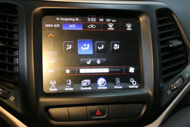 Used 2015 Jeep Cherokee Latitude w/ Cold Weather Group AWD/4WD image 24