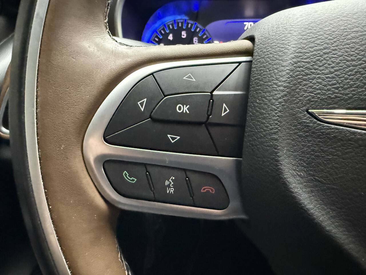 Used 2017 Chrysler Pacifica Limited w/ UConnect Theater Package FWD image 22