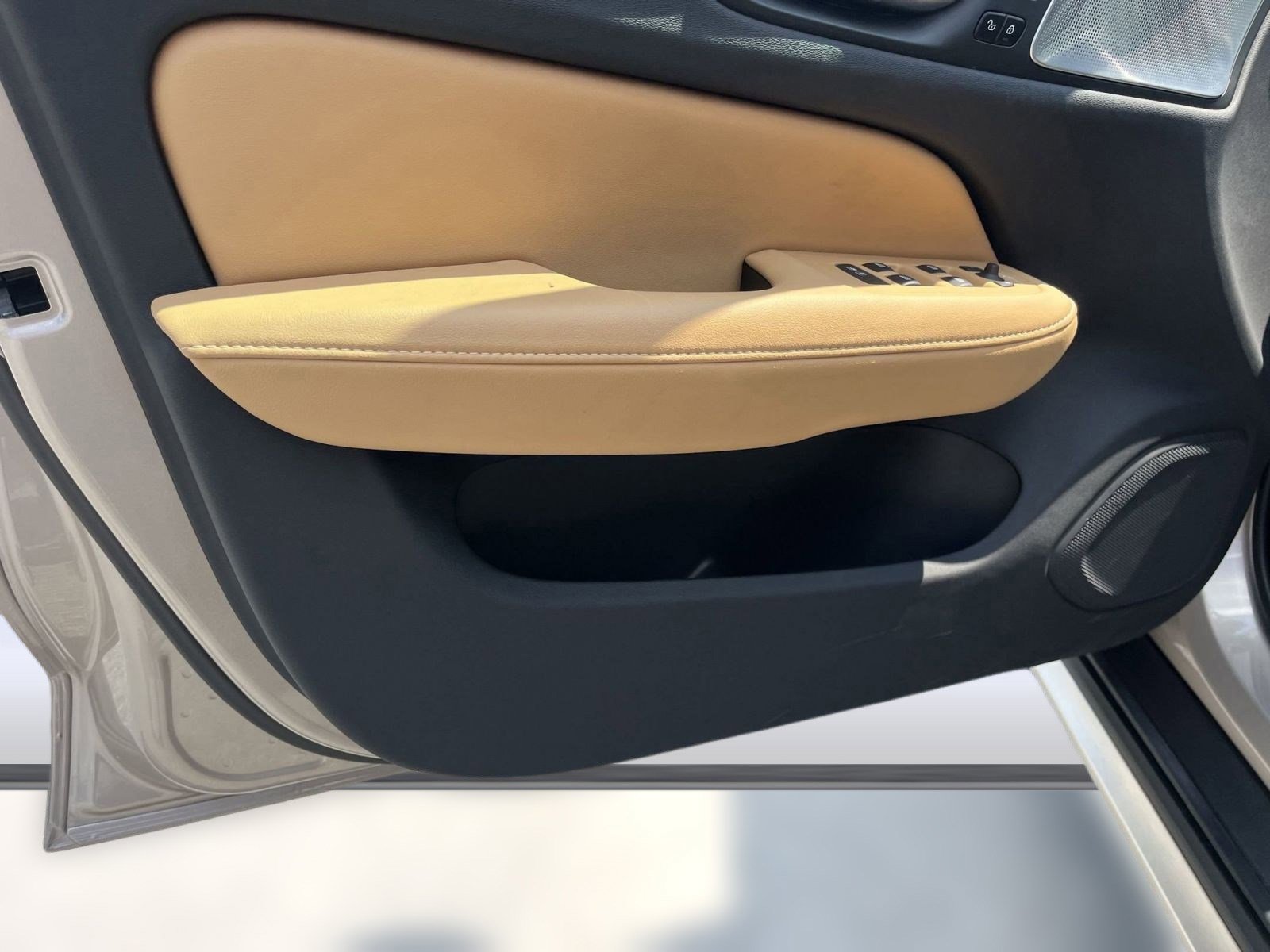 Certified 2025 Volvo V60 B5 Cross Country Ultra image 23