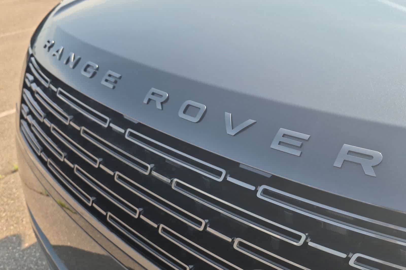 New 2026 Land Rover Range Rover Long Wheelbase SE AWD/4WD image 12