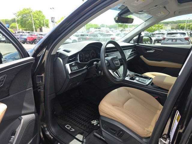 Used 2025 Audi Q7 3.0T Premium Plus AWD/4WD image 12