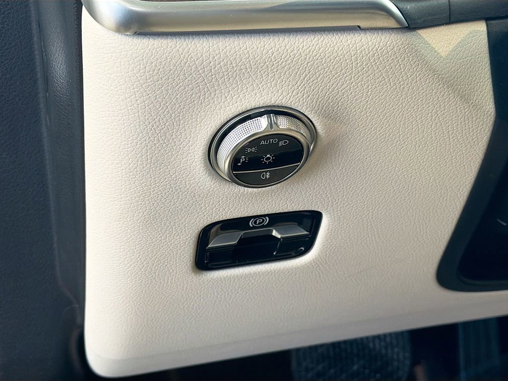 Used 2023 Mercedes-Benz GLC 300 4MATIC image 10