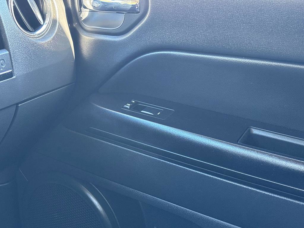 Used 2015 Jeep Patriot Latitude image 25