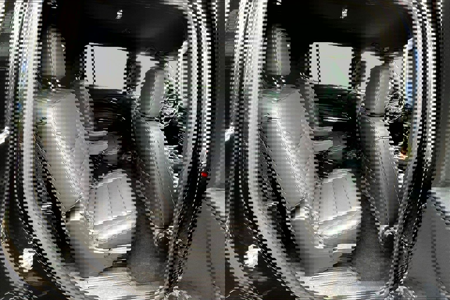 Used 2025 Chevrolet Traverse LT w/ Enhanced Driving Package AWD/4WD image 26