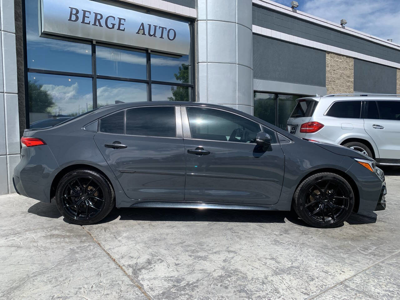 Used 2023 Toyota Corolla SE 4dr Sedan image 6