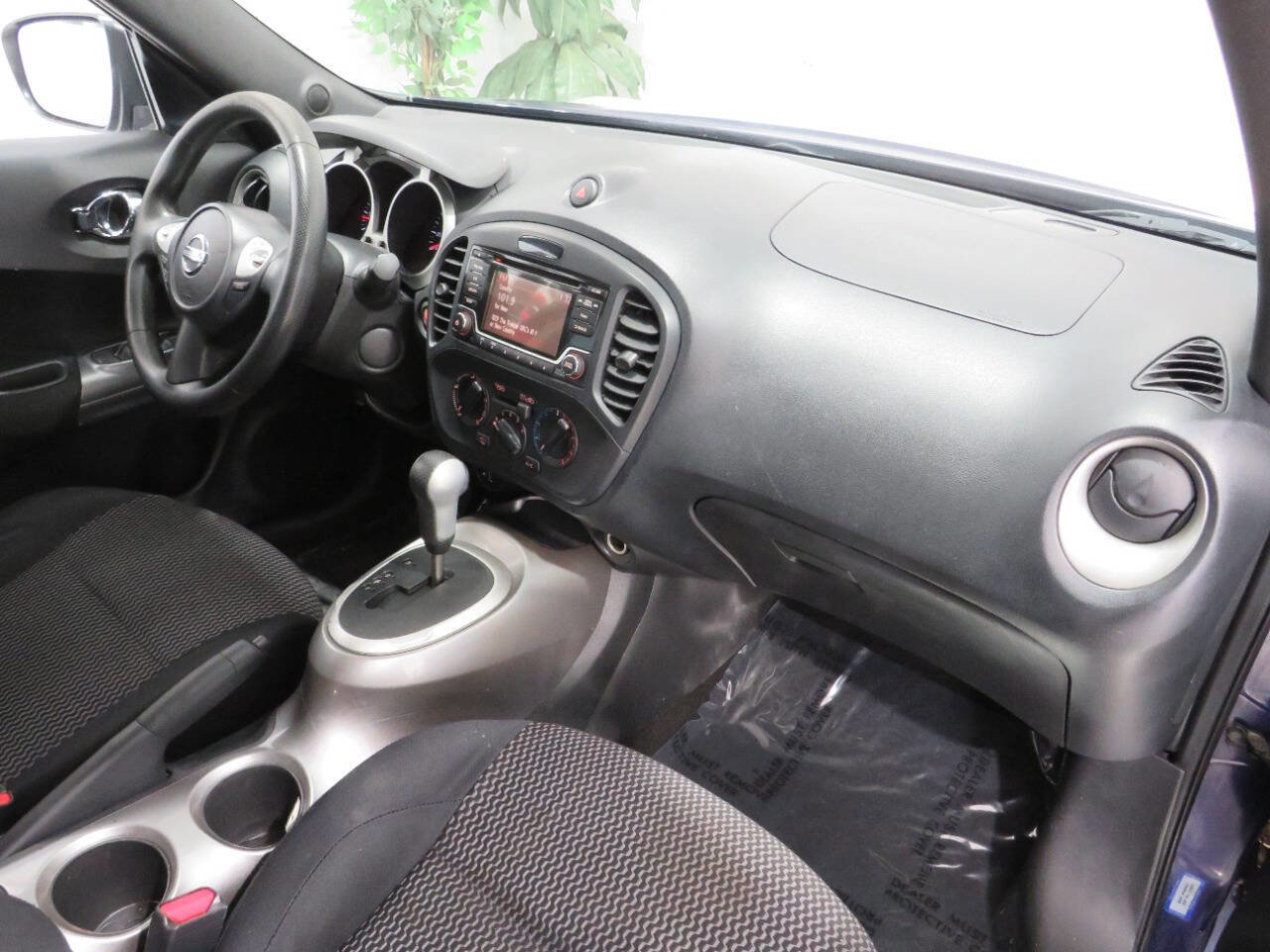 Used 2015 Nissan Juke S image 9