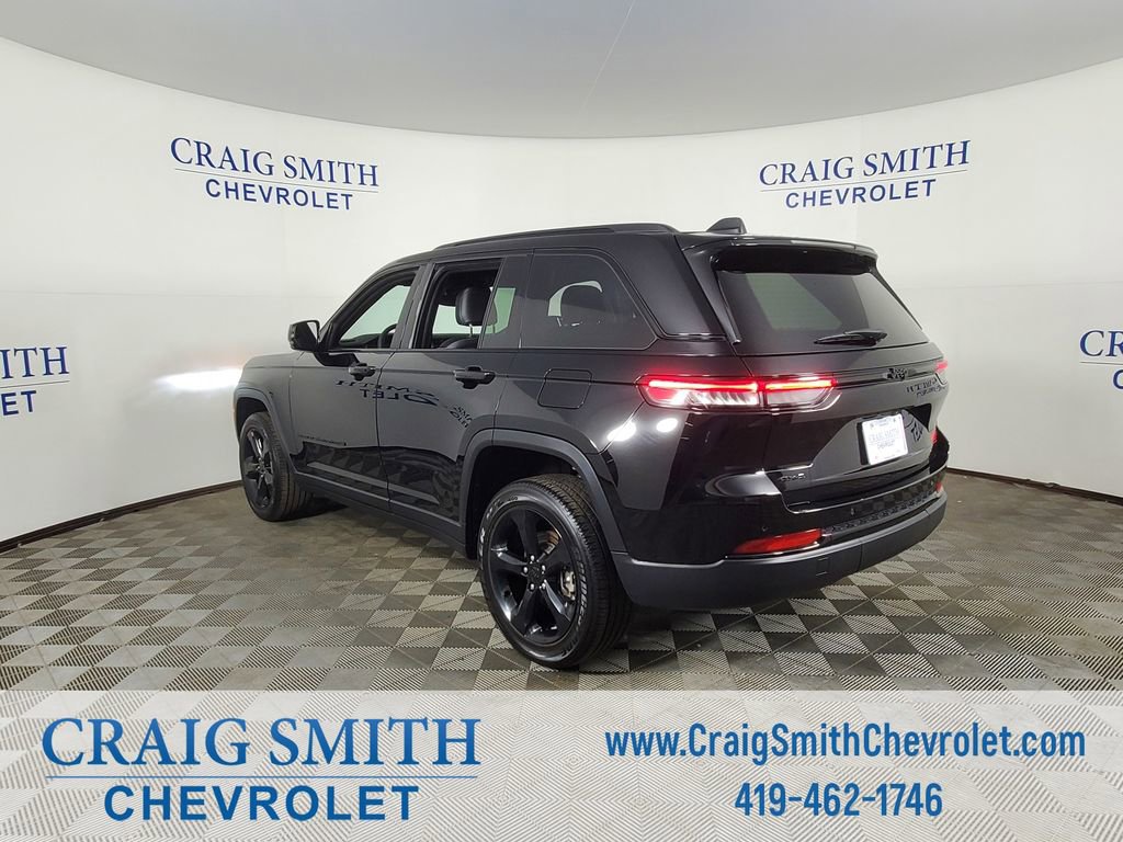 Used 2024 Jeep Grand Cherokee Altitude image 3